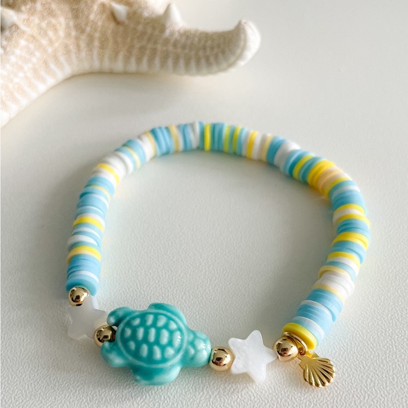 Y2K Turtle bracelet with clay beads and 18k gold plated shell charm - Picture 2 of 4
